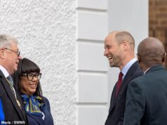 O príncipe William abriu um centro de prevenção de suicídio masculino para marcar a Semana de Conscientização sobre Saúde Mental, depois de compartilhar abertamente suas lutas enquanto se voluntariava como piloto de ambulância aérea.