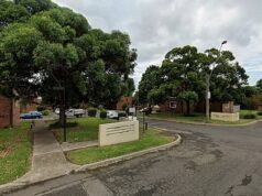 O homem foi incendiado por um estranho no bloco de unidades de Illawarra
