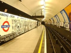 Homem saiu lutando pela vida após ‘ataque por grupo de homens’ na estação de metrô no centro de Londres – enquanto dois homens atacavam