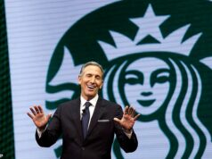 Golpe de martelo para acordar o prefeito de Seattle enquanto o magnata da Starbucks o critica por acelerar o declínio da cidade onde fundou a icônica gigante do café que agora está mudando sua sede para o Tennessee