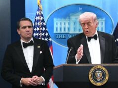 As notas ‘traiçoeiras’ de Trump divulgadas enquanto ele persegue os vazadores da guerra do Irã… e a bomba de Israel desperta fúria