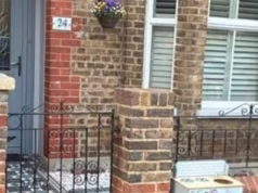 A mãe de bom coração que deixou a cozinha de brinquedo da filha na calçada para outra família recolher foi multada em £ 500 por despejo de moscas
