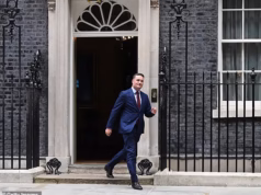 Streeting ‘pronto para desistir’ enquanto Starmer exorta os parlamentares trabalhistas ‘a não afundarem em políticas divisivas’ – o discurso desesperado de King promete libertar o Brexit, mas não congelar benefícios