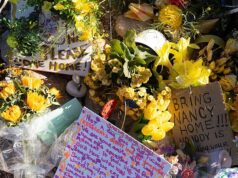 Os vizinhos de Nancy Guthrie imploram aos simpatizantes que parem de deixar flores do lado de fora de sua casa de US$ 1 milhão em Tucson… e temem que ladrões desavergonhados de cactos chamem a atenção