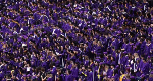 Alunos vigilantes da NYU tentam demitir o orador de formatura dizendo que ele é muito brando e obcecado em cancelar pessoas