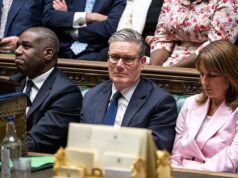 Keir Starmer aproximando-se da UE, planeja nacionalizar o aço britânico e impor um imposto sobre o turismo aos prefeitos, acusado de virar para a esquerda com o discurso de King