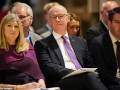John Sweeney foi criticado por comentários ‘grosseiramente ofensivos’ depois de dizer que ‘as pessoas precisam seguir em frente’ na questão da Irlanda do Norte
