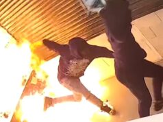 O caminhão de bombeiros bate na loja e a incendeia intencionalmente… mas Karma rapidamente o alcança