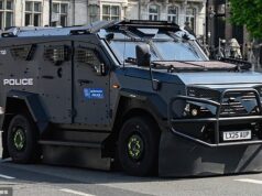 A Polícia Metropolitana chama carros blindados enquanto Londres se prepara para um dia de protestos liderados por Palestina e Tommy Robinson