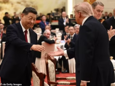 Trump-Xi revela cardápio de almoço cozido no vapor e picado enquanto americanos viajantes são obrigados a se livrar de pilhas de equipamentos chineses antes de voltar para casa