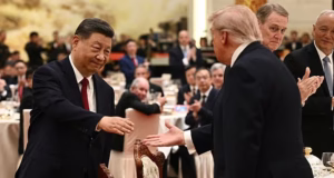 Trump-Xi revela cardápio de almoço cozido no vapor e picado enquanto americanos viajantes são obrigados a se livrar de pilhas de equipamentos chineses antes de voltar para casa