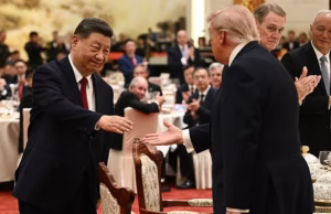 Trump-Xi revela cardápio de almoço cozido no vapor e picado enquanto americanos viajantes são obrigados a se livrar de pilhas de equipamentos chineses antes de voltar para casa