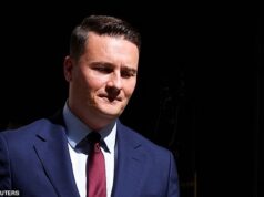 O ‘problema fundamental’ da Grã-Bretanha e por que quem quer que ganhe a guerra civil trabalhista será incapaz de resolvê-lo: James Tapsfield alerta o podcast Deep Dive do Daily Mail