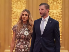Lara Trump canalizou a princesa Kate com a assistente loira e glamorosa de Trump em ouro brilhante enquanto a moda MAGA rouba a cena em uma viagem à China