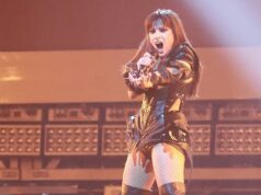 Uma música sobre mulheres estranguladas e laços chegou à final do Eurovision – depois que a cantora romena se apresentou com uma roupa de couro