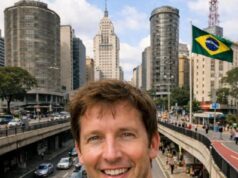 Aposentada solteira mantida sem £ 7.500 por acreditar que estava em um relacionamento de um ano com James Blunt