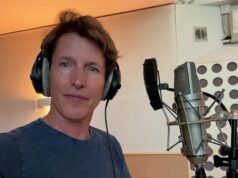 Aposentada solteira brasileira perde £ 7.500 depois que golpistas usam fotos duvidosas de IA para induzi-la a ter um romance online com James Blunt