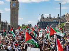 ‘Enfrentamos uma batalha pela alma da nação’: alerta Starmer enquanto a polícia se prepara para enfrentar 80.000 manifestantes em comício rival em Londres