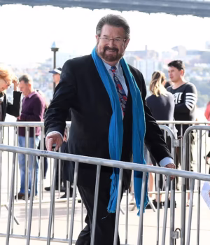 108861955-15845647-Veteran_broadcaster_Derryn_Hinch_above_once_wrote_a_pornographic-a-15_17797738378.avif