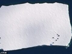 Pesquisadores da Antártica ficaram sem acomodações e suprimentos de combustível para a tripulação depois que uma enorme camada de gelo se rompeu e foi levada pela água.