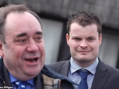 O importante spin doctor Alex Salmond diz ser central no escândalo do SNP dirigido por um casal poderoso
