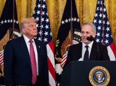 ‘Você está cometendo um erro’: ligação de última hora para Trump que revela uma impressionante divergência na Casa Branca