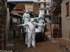 Os países impuseram proibições de viagens devido aos temores do Ebola, à medida que a triagem aprimorada começa em outro aeroporto dos EUA