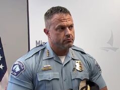 O galã chefe de polícia de Minneapolis renuncia em desgraça após ser revelado que foi acusado de ter casos com três mulheres enquanto era casado com uma policial sênior