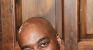Dois homens que foram fotografados acelerando a 139 mph em uma zona de 30 mph enquanto inalavam um balão antes de bater em um carro e matar o motorista foram presos por um total de 23 anos.