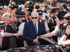 ‘Eu estava mentalmente doente e chantageado por um canalha’: por que Huw Edwards está em busca de vingança enquanto faz afirmações explosivas sobre sua acusadora e o que ele fez aos filhos dela… enquanto conta aos amigos seu próximo passo