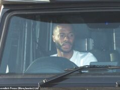 Raheem Sterling é preso sob suspeita de dirigir drogas, a polícia divulga comunicado depois que o ex-astro da Inglaterra, 31, bateu o Lamborghini nas barreiras da rodovia