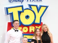 Estreias de Toy Story e muito mais! A foto do primeiro dia de aula levou a fã ao tapete vermelho com seus heróis
