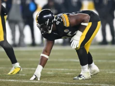 O técnico do Steelers DL, Keanu Benton, sugeriu uma mudança para Yahya Black