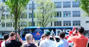 O incidente com torcedores no metrô foi resultado de uma saída enfumaçada do grupo PSG antes da partida da UCL
