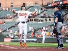 Alexander home run e drives em 6 corridas, Henderson tem 2 HRs na vitória de Orioles por 11-2 sobre Rays