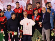 A seleção iraniana com destino aos EUA na Copa do Mundo foi expulsa publicamente em Teerã