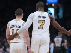 Jaylen Brown se recusa a deixar a surpreendente temporada de Peyton Pritchard terminar mais cedo