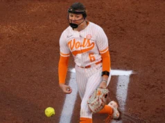 Softball do Tennessee vence série no Missouri