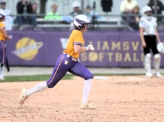 Saco de balas e truques Williamsville derrotou Tri-City em small ball