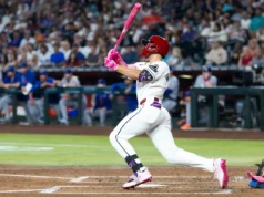 Atualização de Diamondbacks no Rangers. Alec Thomas o substitui no número nove