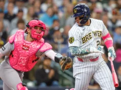 O home run de Bedner em Turang no dia 9 ajudou os Brewers a completar uma vitória por 4-3 sobre os Yankees.