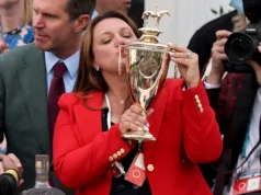 Kentucky Derby: um salto de fé, um tiro longo de 23-1 e história – momentos de Derby de Cheri Devaux