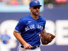 Os Tigers assinaram o jogador de campo All-Star que optou por não assinar o contrato com os Yankees