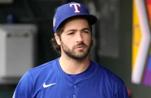 Josh Smith, do Texas Rangers, é hospitalizado para tratamento de meningite viral