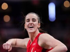 “$ 1.000 em multas dela”: Caitlin Clarke chama o árbitro após uma falta técnica chocante