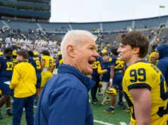 Kerry Coombs, técnico das equipes especiais de Michigan, em meio ao caos no trabalho e golpes competitivos