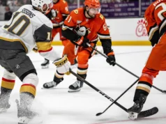 Killorn e Senneke marcaram grande pontuação na vitória dos Ducks por 4-3 sobre os Golden Knights no jogo 4