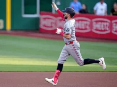 Reynolds acertou um home run de 2 corridas no dia 9 para colocar os Pirates atrás dos Twins por 6-5.