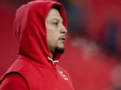 Patrick Mahomes ‘em boa posição’ à frente dos Chiefs OTAs na recuperação do ACL, diz Andy Reid