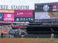 O primeiro mês completo da MLB com árbitros robôs subindo e lançando na zona de ataque durante os jogos